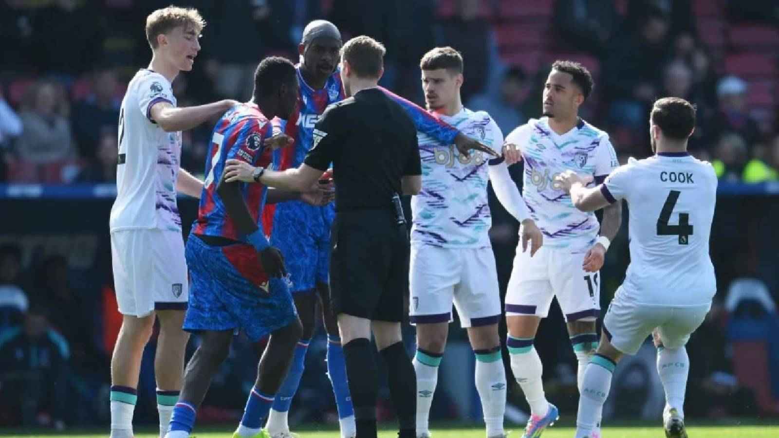 بالملابس الداخلية.. نجل كلويفرت بطل أغرب مشاجرة في الدوري الإنجليزي (صور)