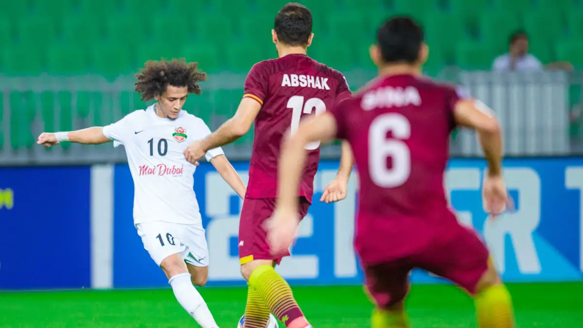 عموري يخرج غاضبًا بعد استبداله في مباراة شباب الأهلي ضد فولاد في دوري أبطال آسيا