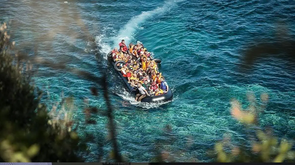 على "قوارب 5 نجوم".. طريقة جديدة للهجرة إلى أوروبا (صور)