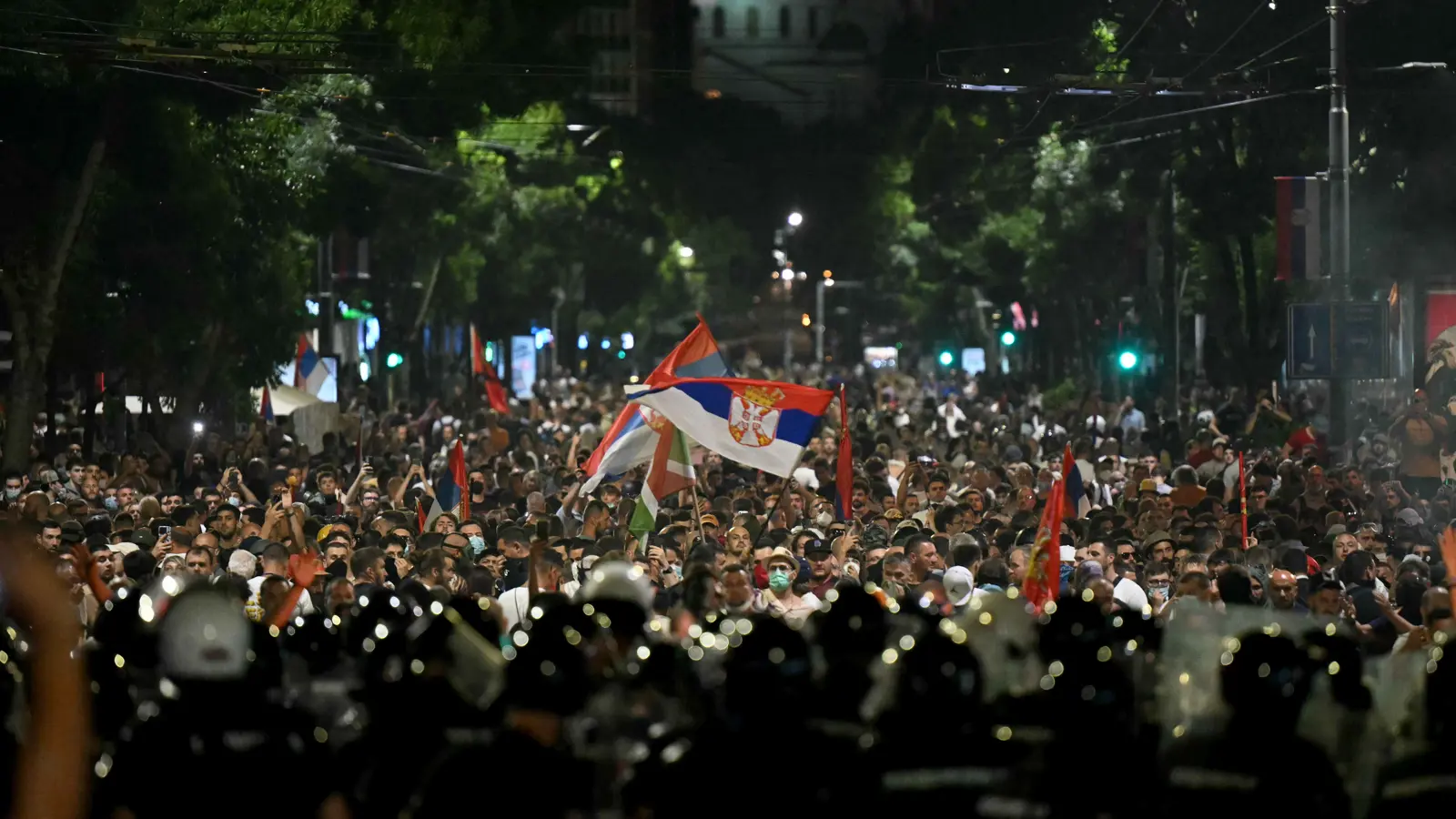 صربيا.. متظاهرون يطالبون بمحاسبة المسؤولين عن "حادثة نوفي ساد"
