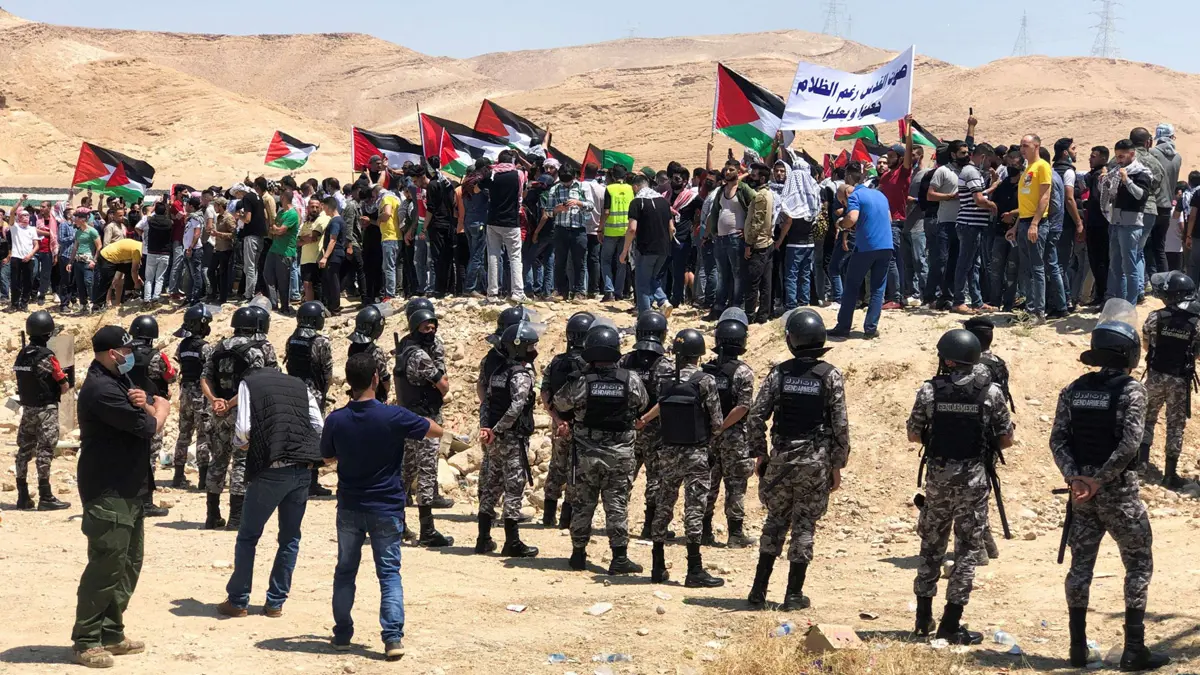 الأردن.. التحقيق بفيديو يظهر تجاوزات للشرطة بالتعامل مع تجمعات متضامنة مع الفلسطينيين