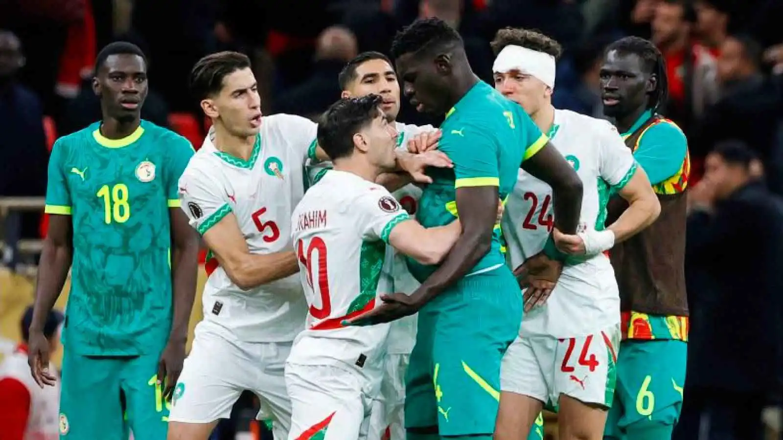 مفاجأة.. هل يمكن سحب كأس إفريقيا من السنغال ومنحه للمغرب؟