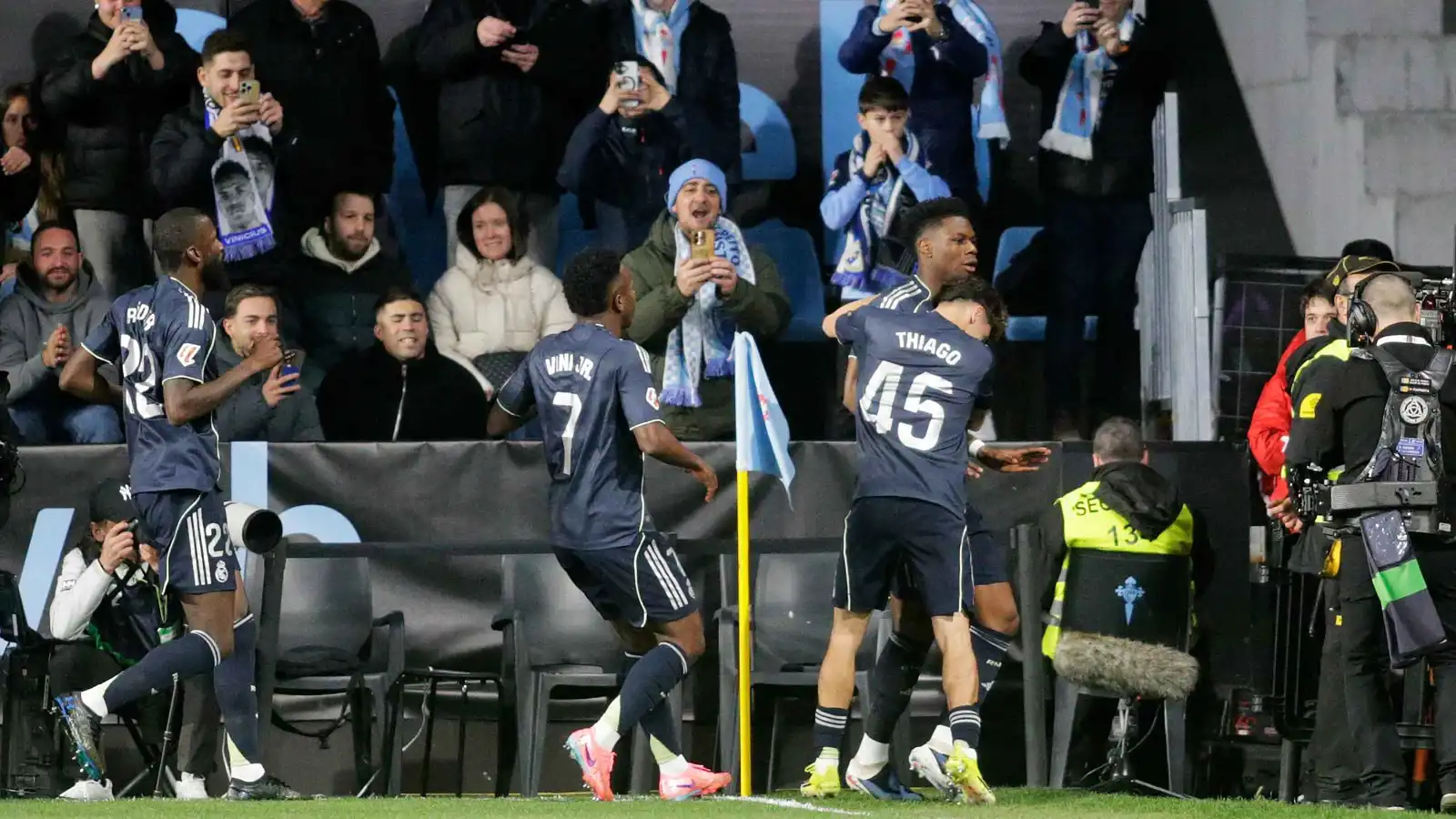 رغم الفوز على سيلتا فيغو.. منْ نجم ريال مدريد الذي أثار سخط الجماهير؟