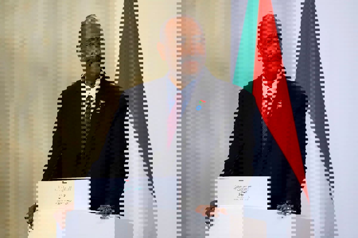 مصادر لـ"إرم نيوز": البرهان يقايض واشنطن بروسيا وإيران للبقاء في الحكم