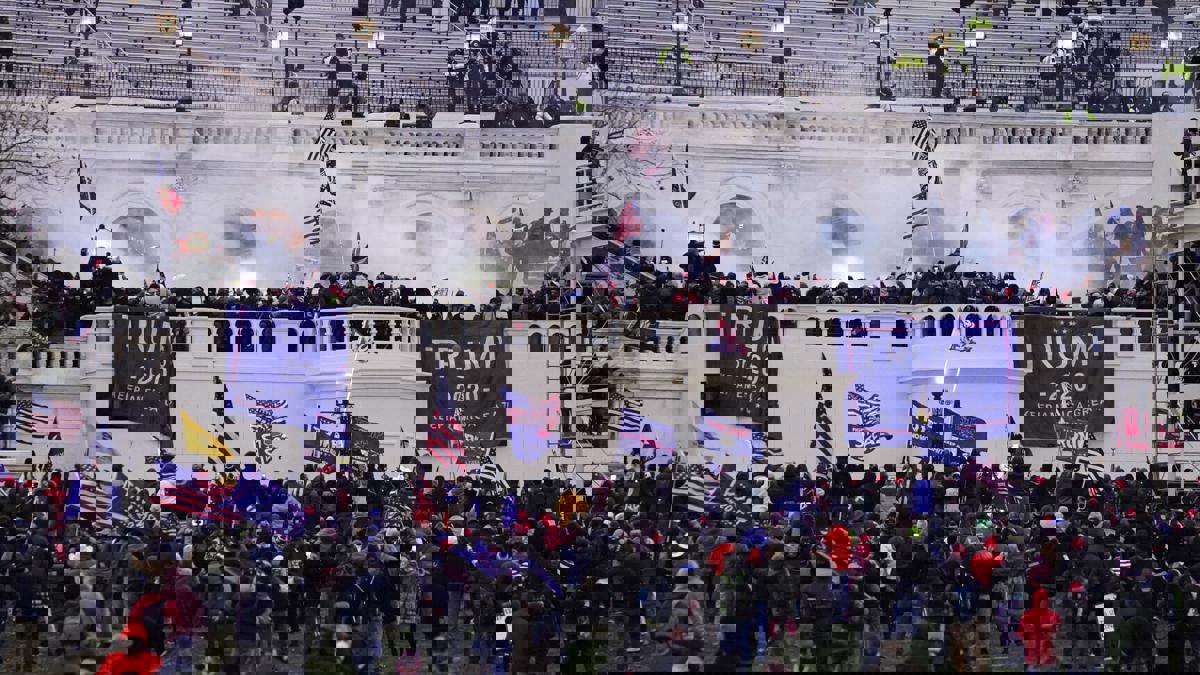 "التايمز": آمال إدانة ترامب تتلاشى مع مواجهته المحاكمة في مجلس الشيوخ