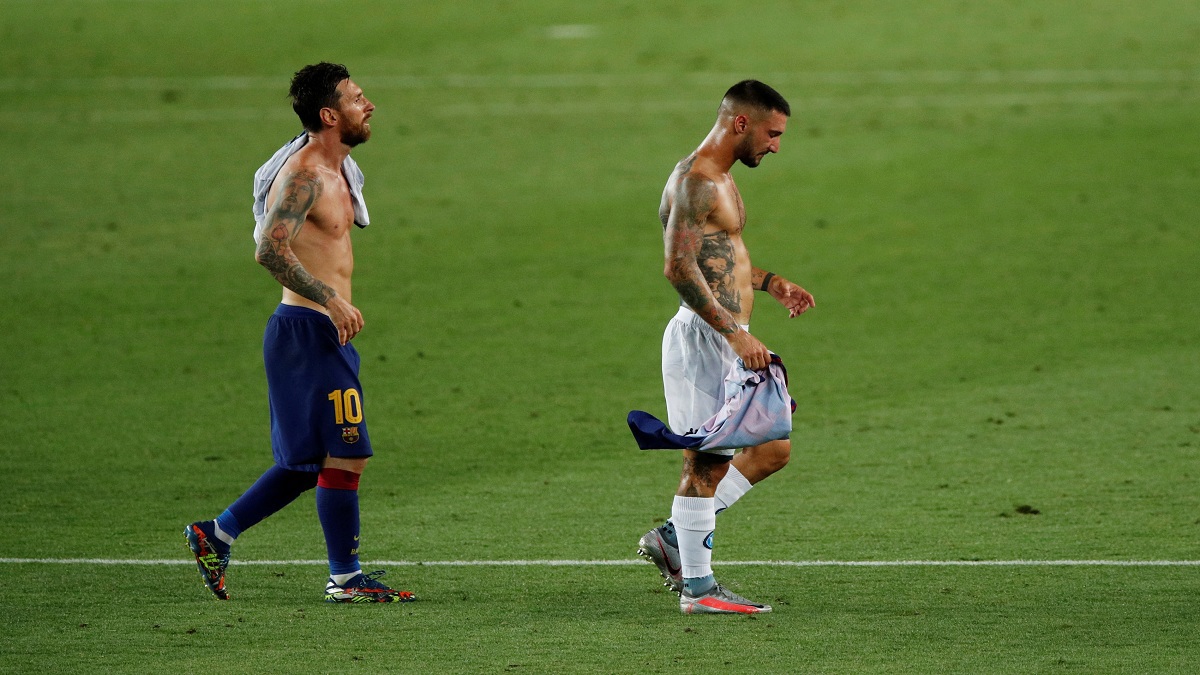 ميسي يرفض مصافحة الحكم ومانولاس مدافع نابولي (شاهد)‎