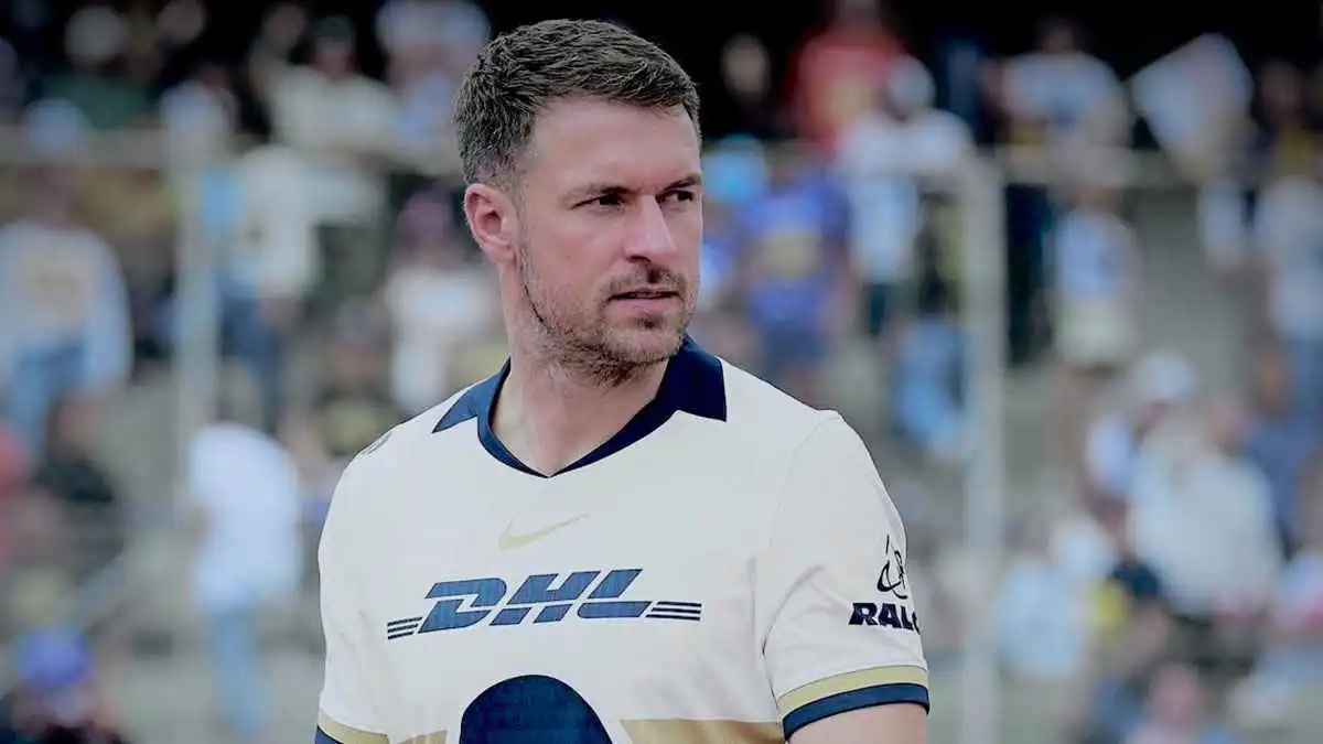 لسبب غريب.. آرون رامسي يفسخ عقده ويرحل عن الدوري المكسيكي