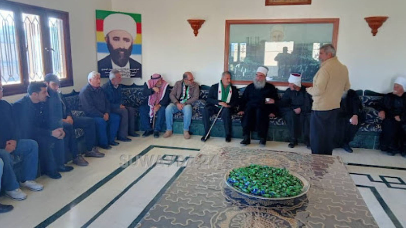 سوريا.. وفد من الحكومة الانتقالية يزور رئيس الطائفة الدرزية