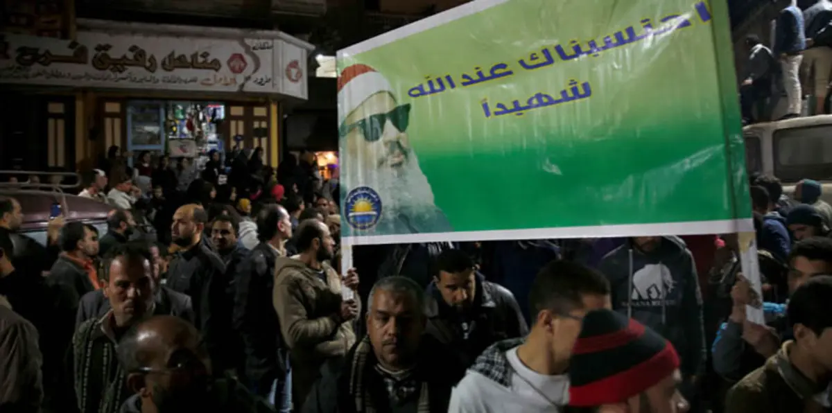 بالصور والفيديو.. أول مشاهد لجنازة عمر عبد الرحمن زعيم الجماعة الإسلامية في مصر