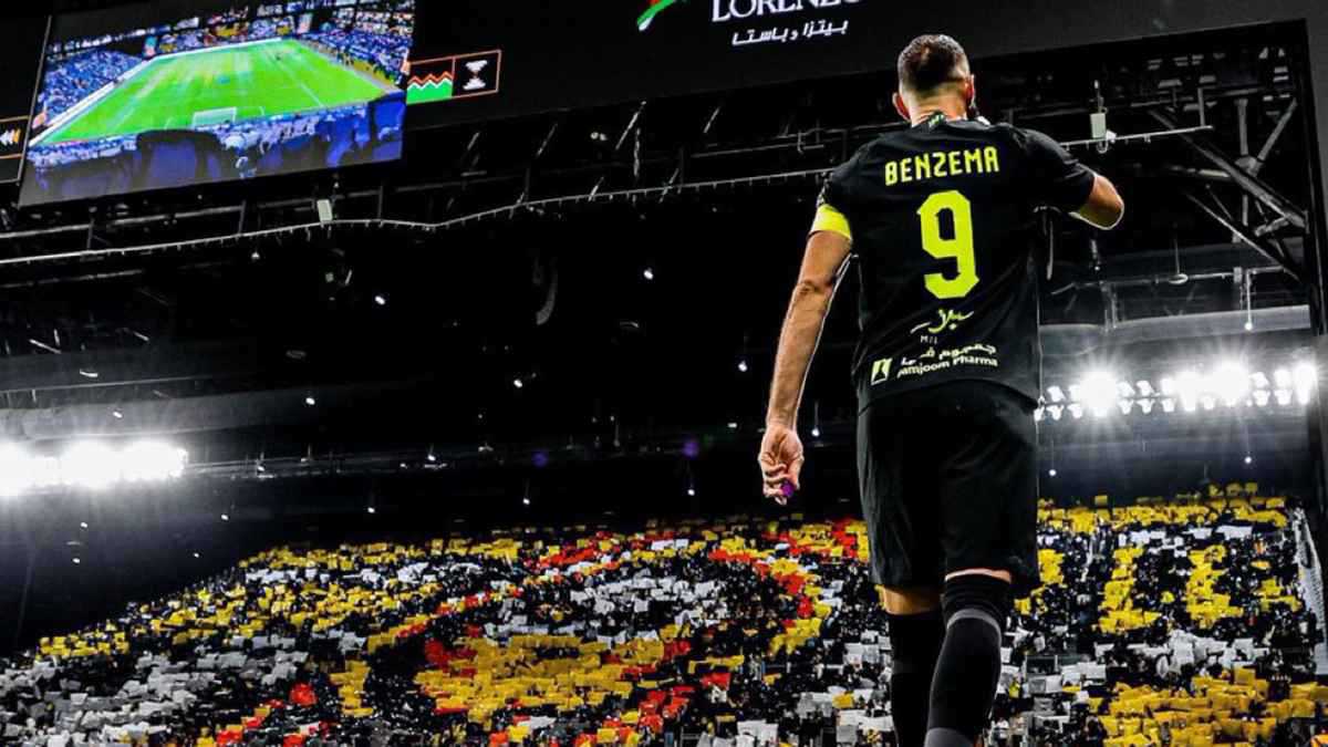 قصر وراتب لا يرفض.. تفاصيل العرض الذي أقنع كريم بنزيما بالانتقال إلى الهلال 