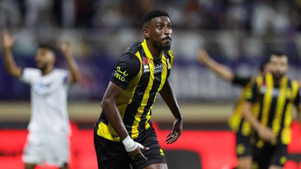 حكم مباراة الاتحاد وماتشيدا يطرد أحمد شراحيلي بعد لقطة مثيرة (فيديو)