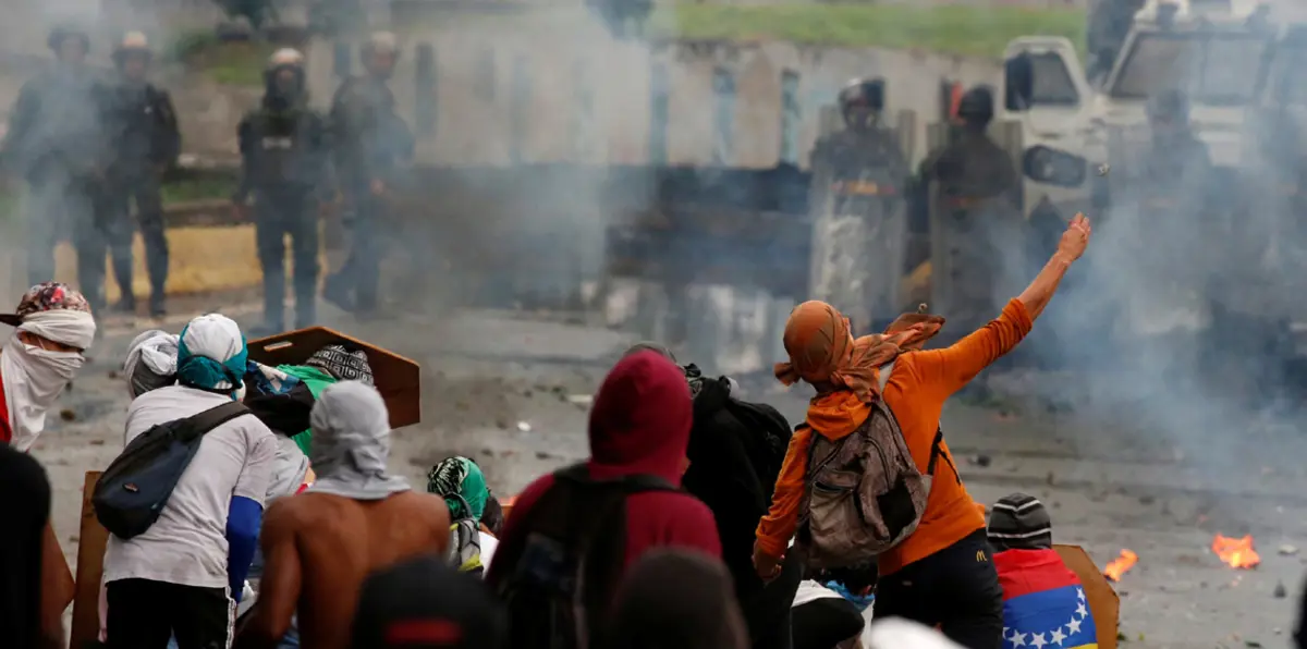 فنزويلا تسجن زعيمين معارضين في إطار حملة على خصوم مادورو