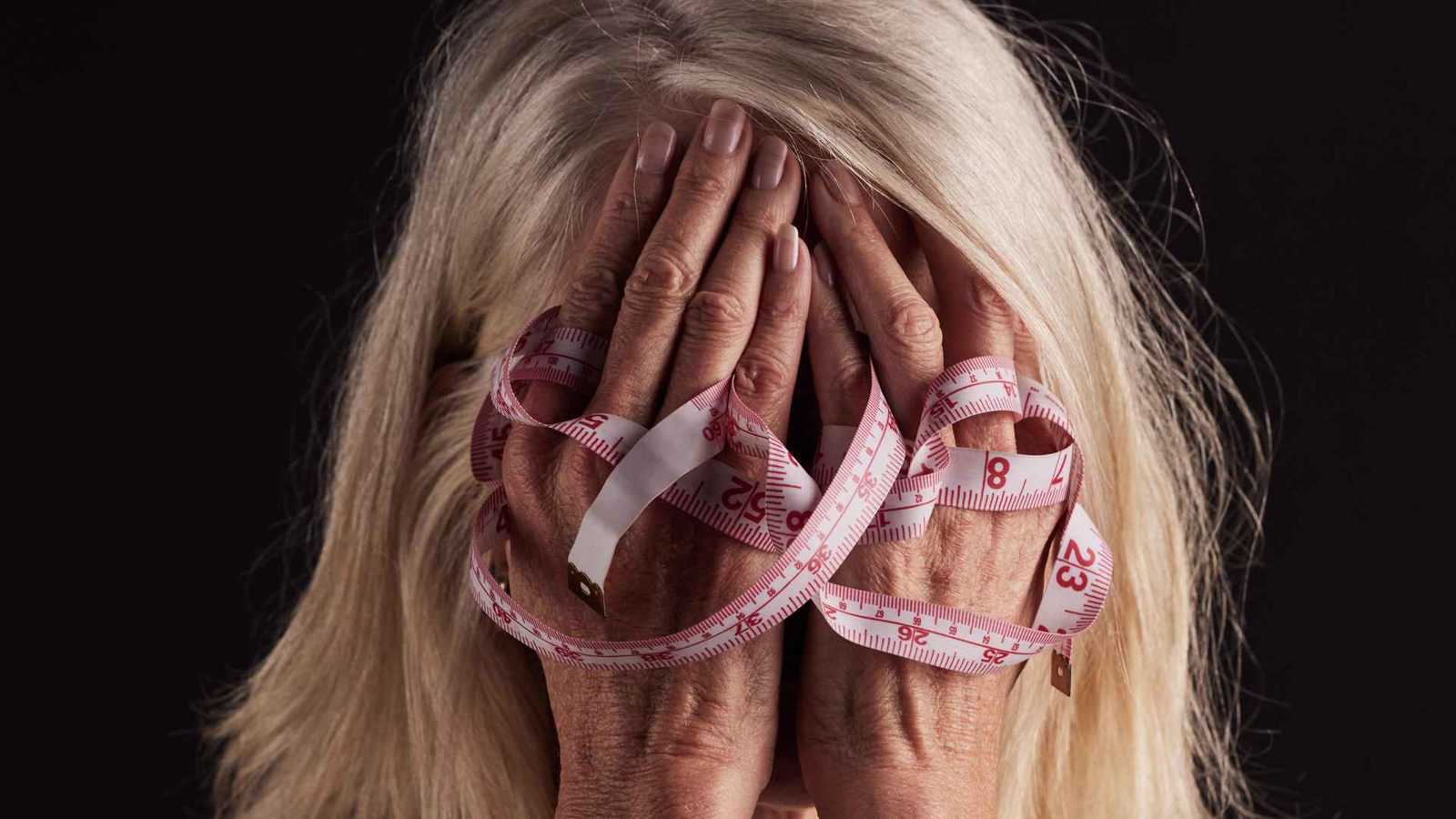 "مينوريكسيا".. اضطراب الأكل في منتصف العمر والنساء الأكثر عُرضة