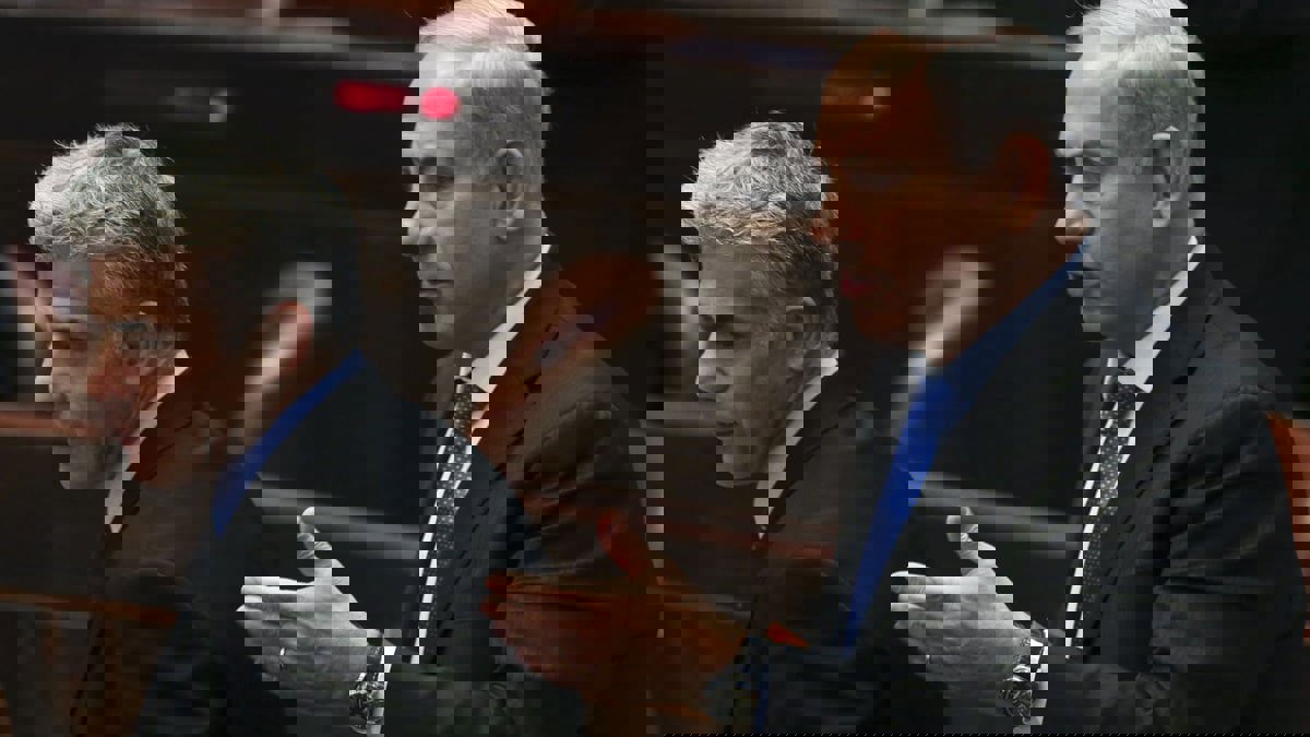 لابيد يقترح حكومة وحدة مع "الليكود" دون نتنياهو