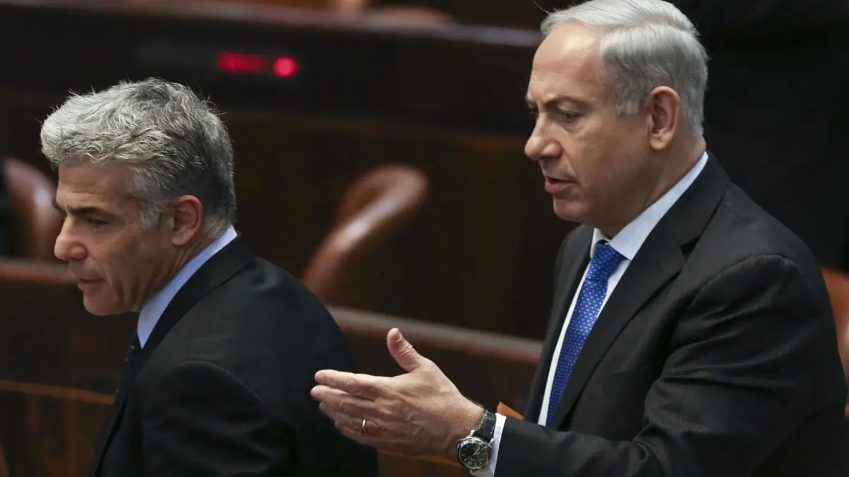 لابيد يقترح حكومة وحدة مع "الليكود" دون نتنياهو