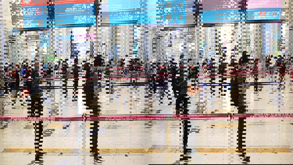 دبي.. دخل المطار حاملا "كيس" مخدرات في يده