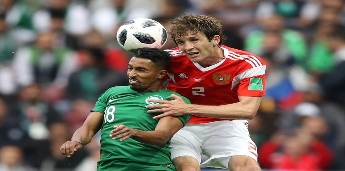 سالم الدوسري لاعب المنتخب السعودي يرتدي قميصه برقم "مقلوب" (صورة)