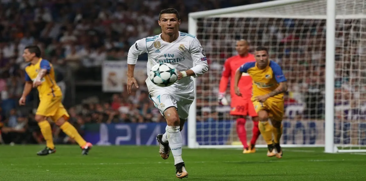 رونالدو يدشن مجموعته الجديدة من السراويل للخريف والشتاء (صور)