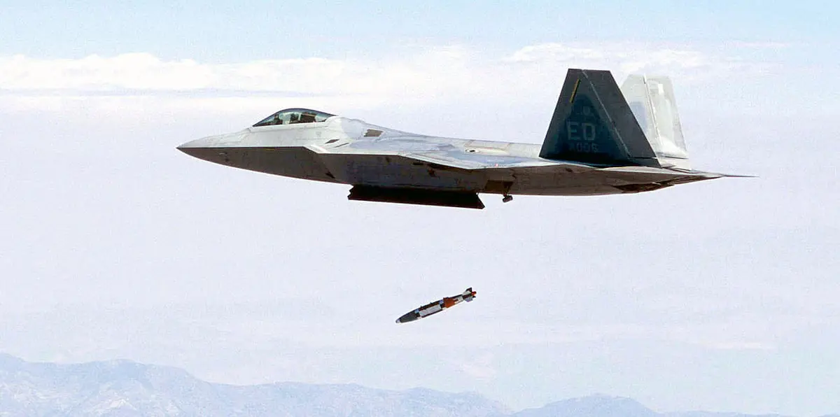 إسبانيا تقرر تسليم السعودية 400 قنبلة موجهة بالليزر