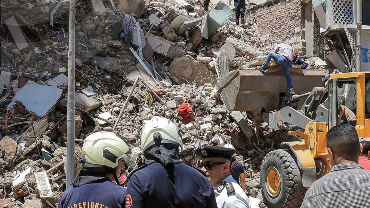 13 قتيلا بانهيار بناية سكنية في حي "حدائق القبة" بمصر
