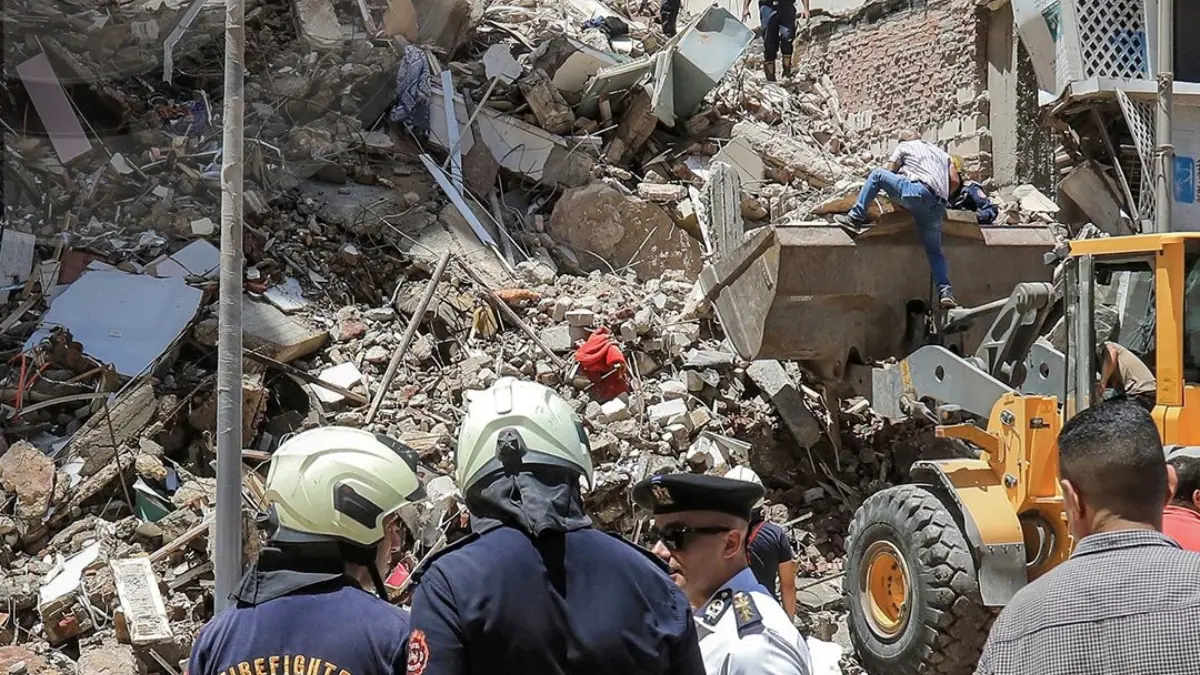 13 قتيلا بانهيار بناية سكنية في حي "حدائق القبة" بمصر