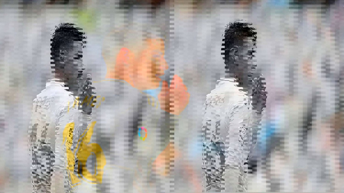 أخبار ريال مدريد وبرشلونة: ظهير بورتو ينضم لطاولة صفقات البارسا.. وآرسنال يطلب نجم الملكي