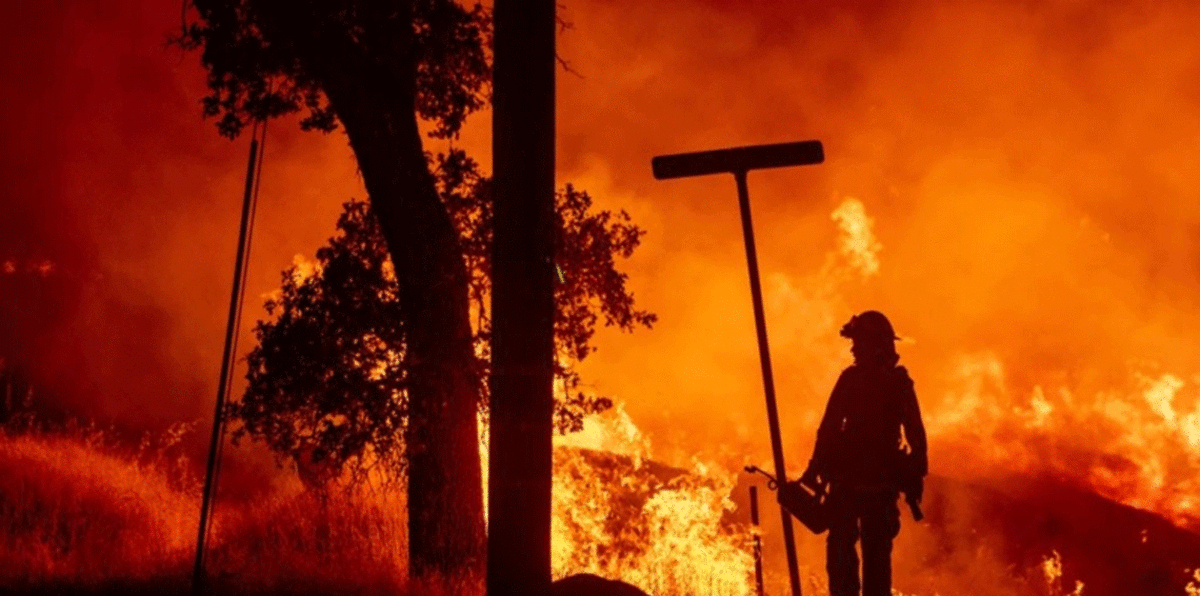 رجال الإطفاء  ينجحون في محاصرة حريق "كار فاير" المستعر منذ 10 أيام بكاليفورنيا