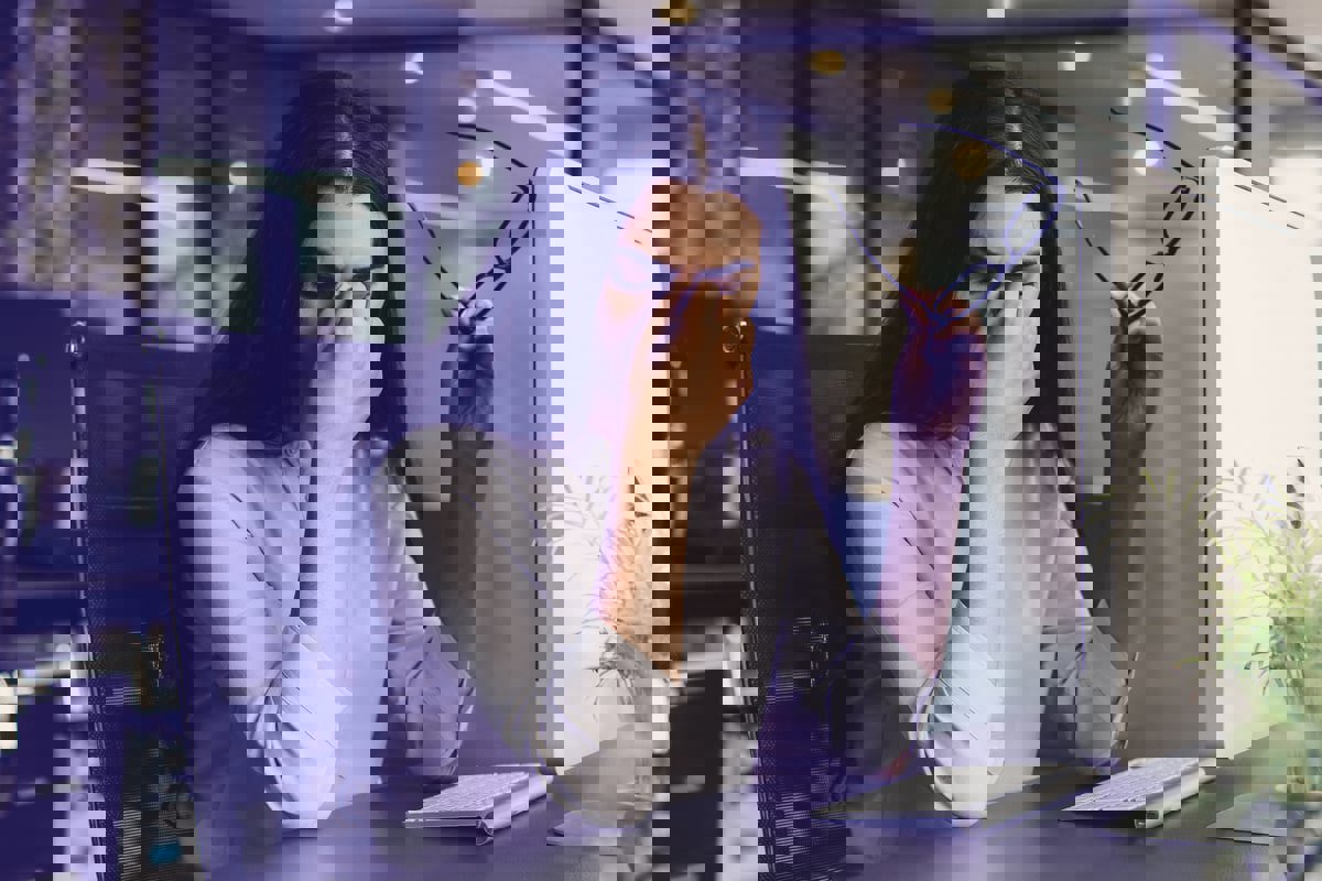 صداع ما وراء العينين قد يدل على حالات طبية خطيرة