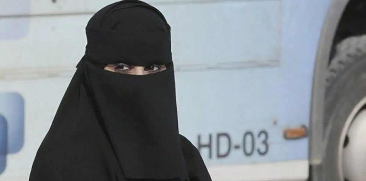 بالفيديو.. فتاة تشتم إعلاميًا سعوديًا شهيرًا في "الجنادرية".. وهكذا رد عليها