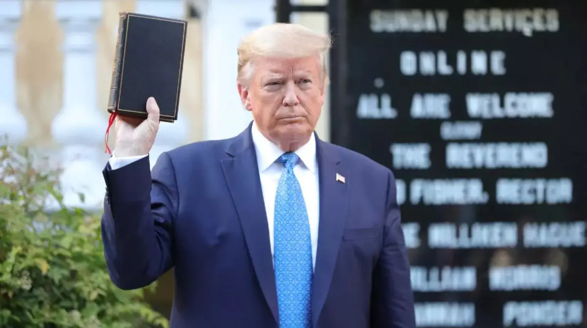 ترامب: لم أطلب إبعاد المتظاهرين قبل زيارة الكنيسة