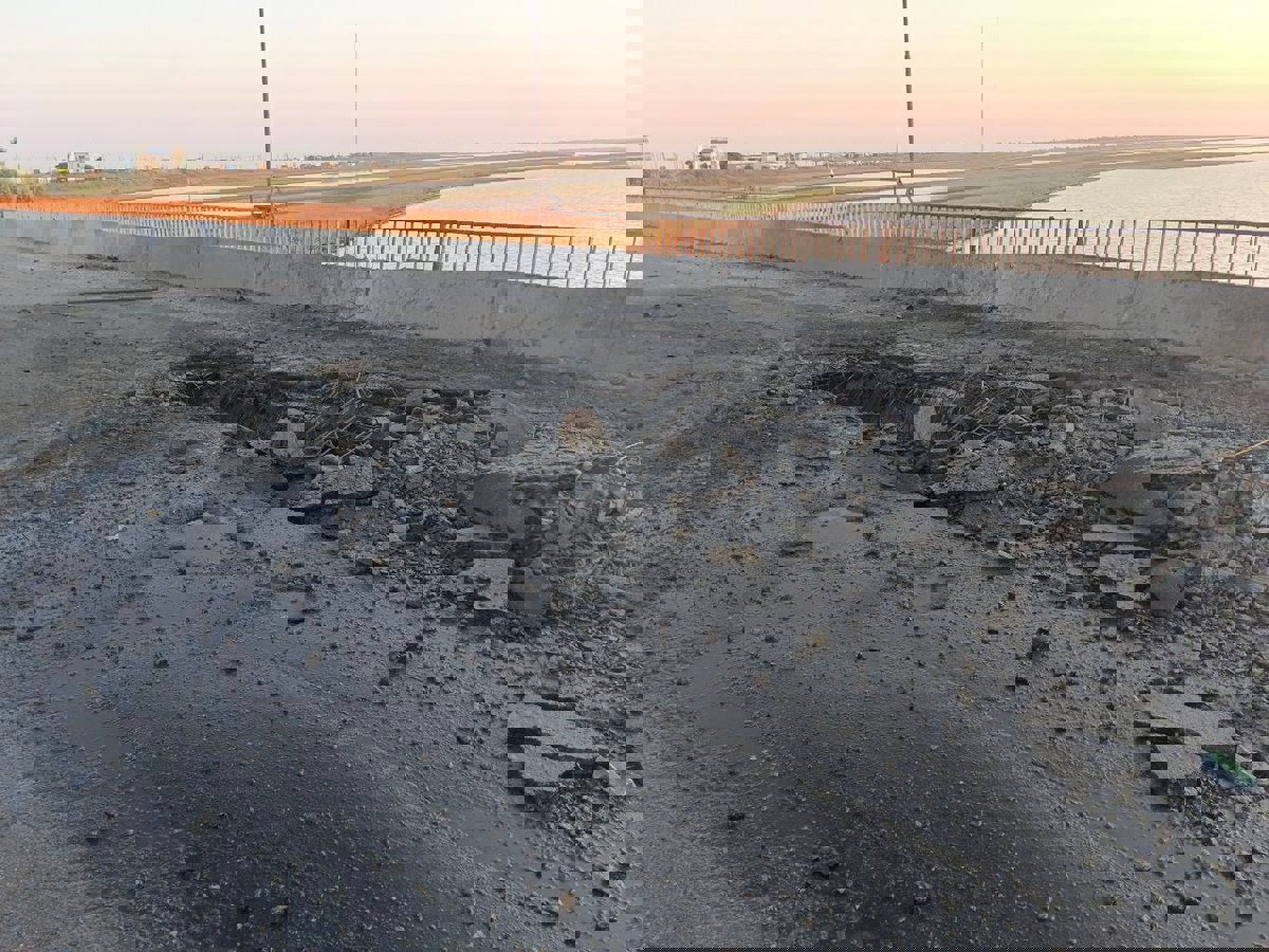  أوكرانيا تقصف جسرا بين خيرسون وشبه جزيرة القرم