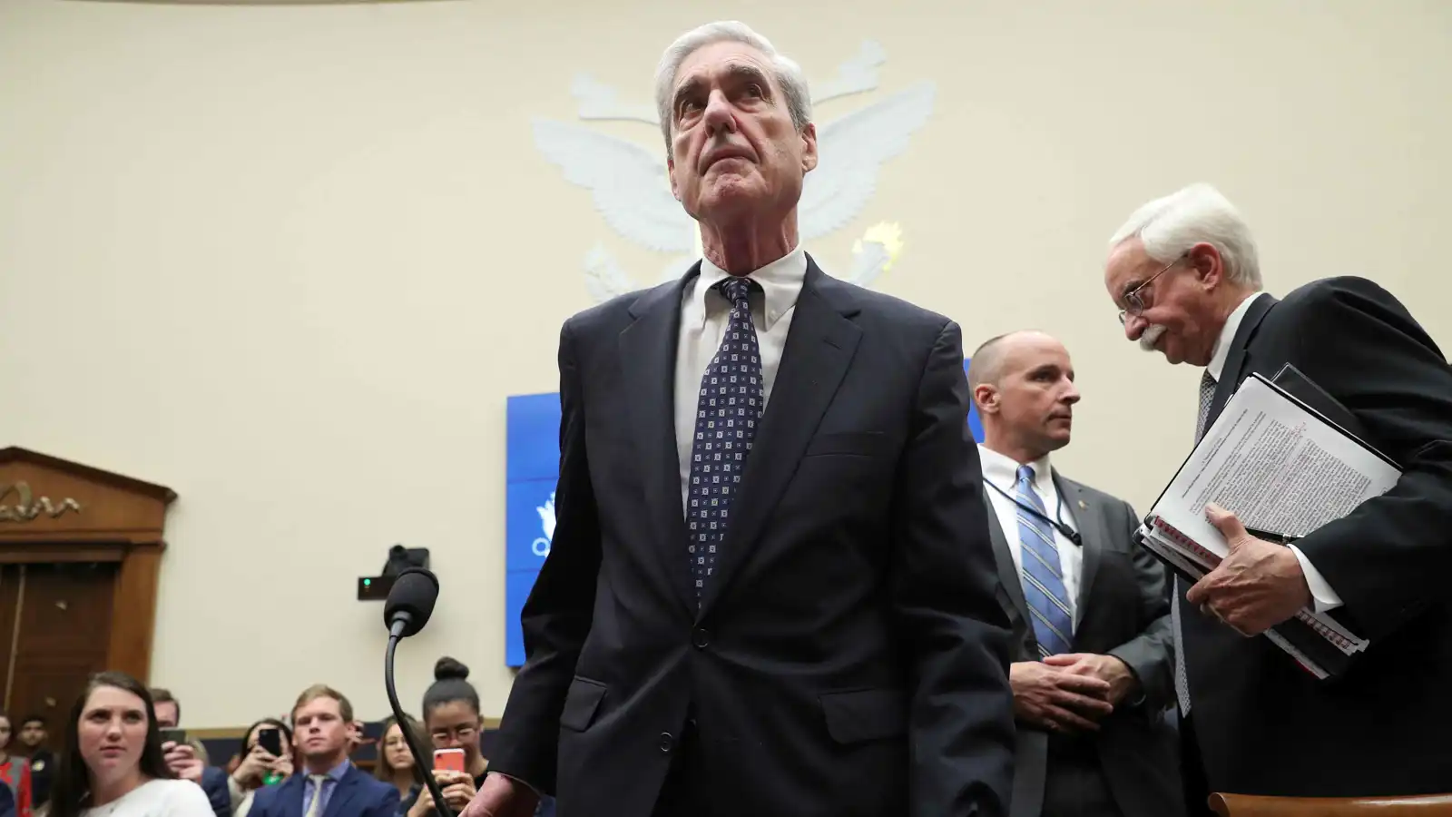 ترامب "سعيد" بوفاته.. من هو المحقق روبرت مولر خصم الرئيس الأمريكي؟