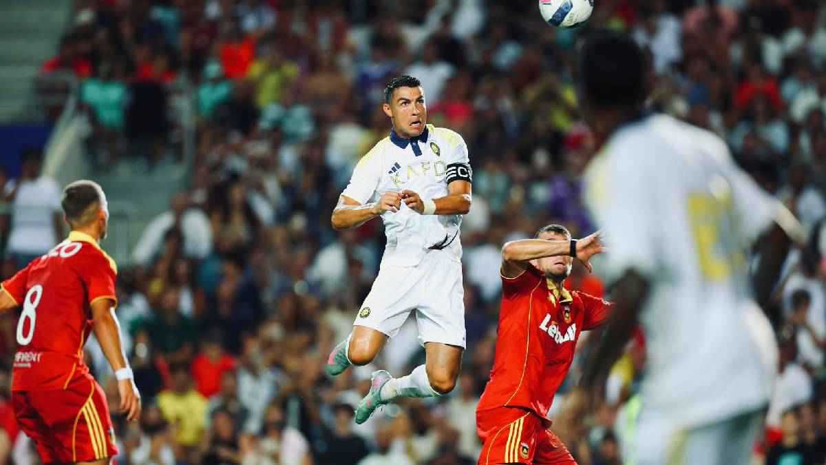 القفزة الأيقونية.. ارتقاء خيالي من كريستيانو رونالدو في مباراة ريو آفي (فيديو)