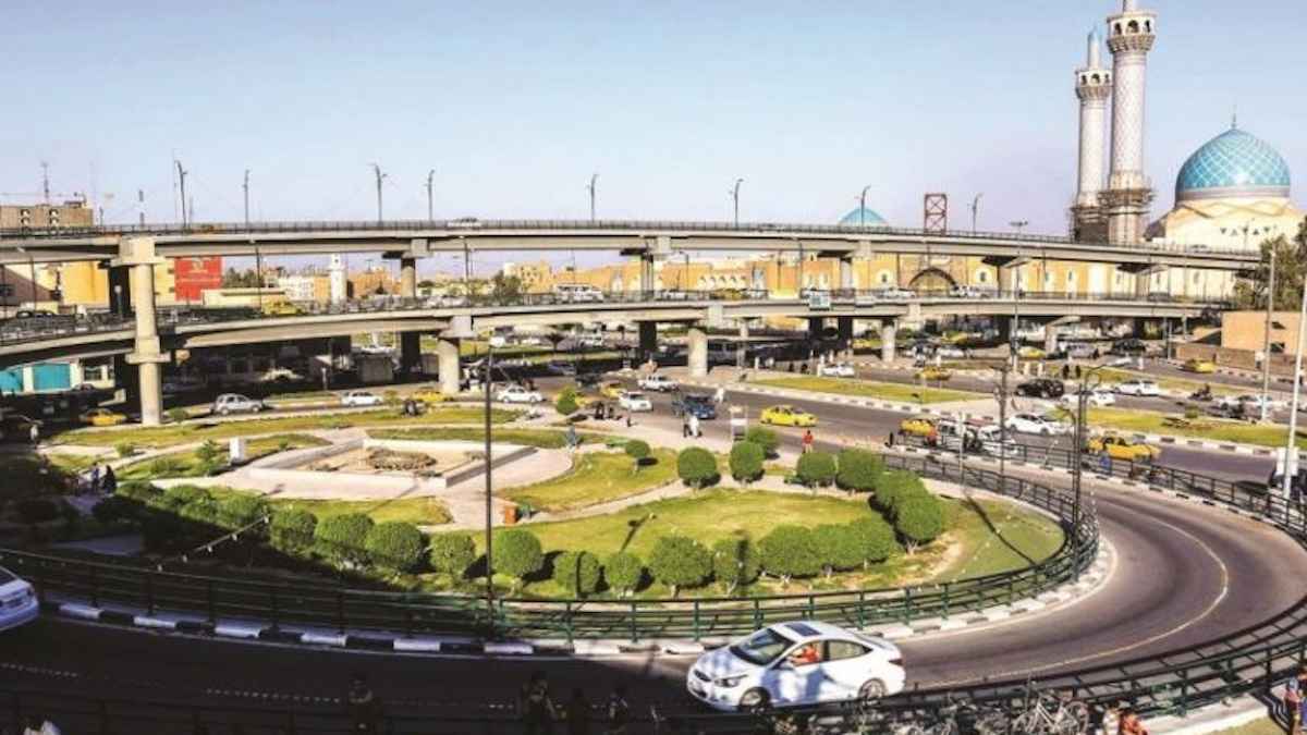 مدينة عراقية تشيع تابوتاً فارغاً.. ما علاقة الكهرباء؟ (فيديو)