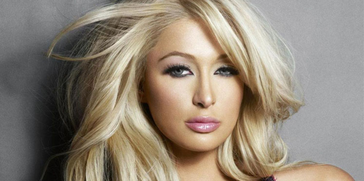 بالصور.. "باريس هيلتون" ترتدي الحجاب في الإمارات