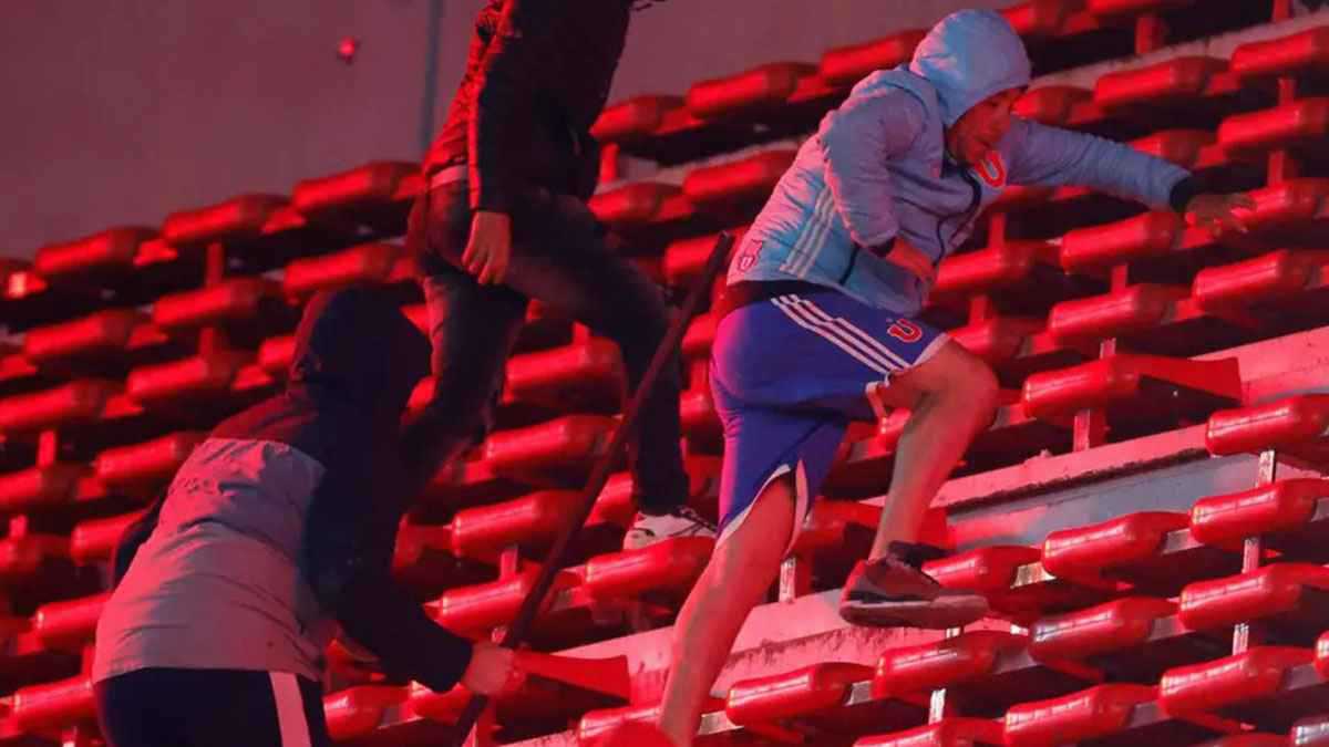 إلغاء مباراة في كأس "سود أمريكانا" بسبب أحداث شغب عنيفة في الأرجنتين (فيديو)