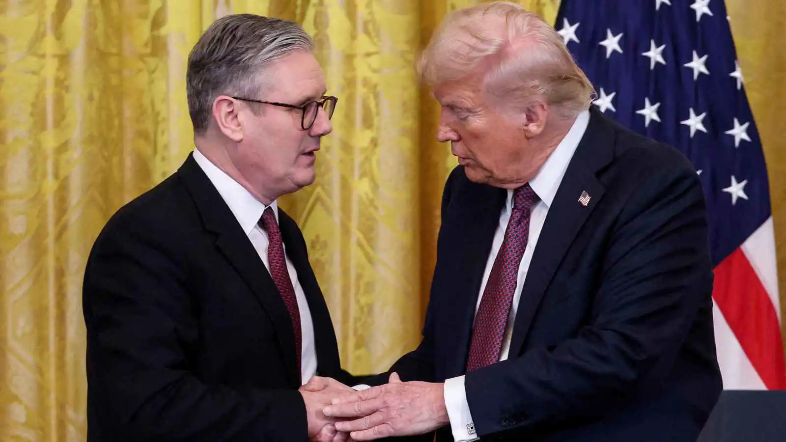 ترامب يقر لستارمر: تلقيت "معلومات خاطئة" بشأن  غرينلاند