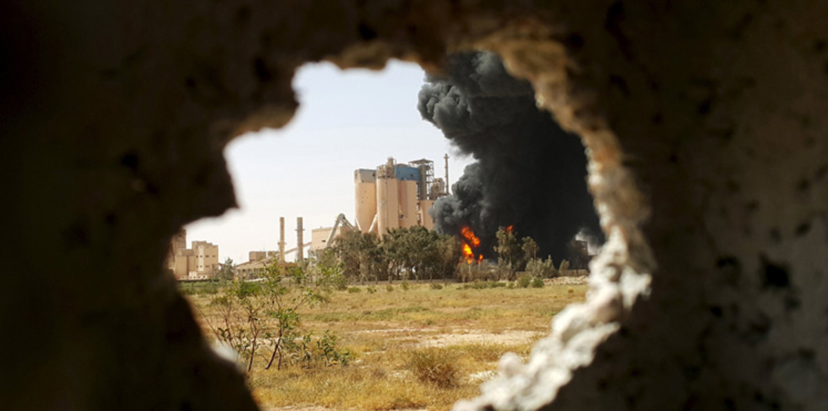 ليبيا.. بريطانيا ترسل جواسيسَ لدعم السراج ورشوة رجال القبائل