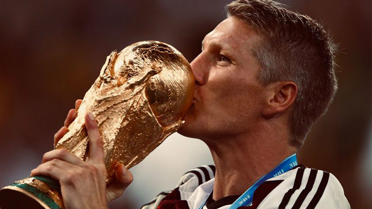 الألماني باستيان شفاينشتايغر يعلن اعتزال كرة القدم