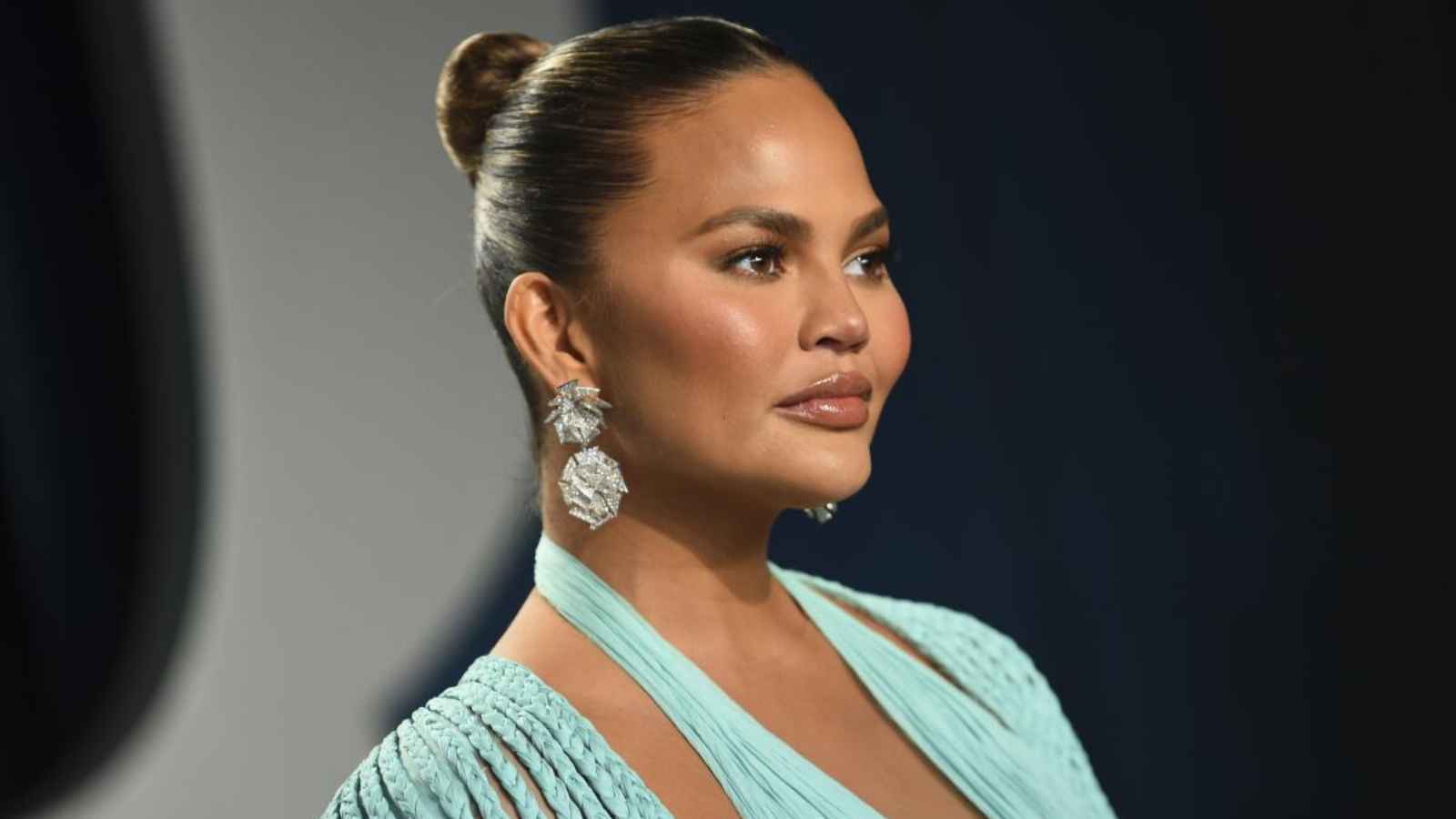 "سلوك سخيف".. كريسي تايغن تساند سيلينا غوميز (فيديو)