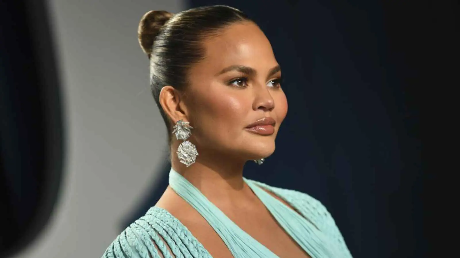 "سلوك سخيف".. كريسي تايغن تساند سيلينا غوميز (فيديو)