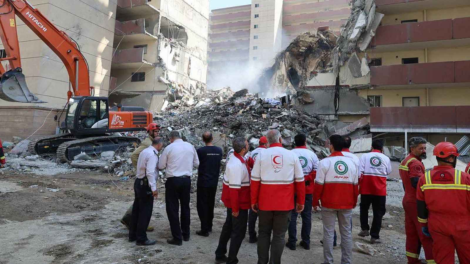 مقتل عناصر من الهلال الأحمر الإيراني بضربة إسرائيلية (صور)