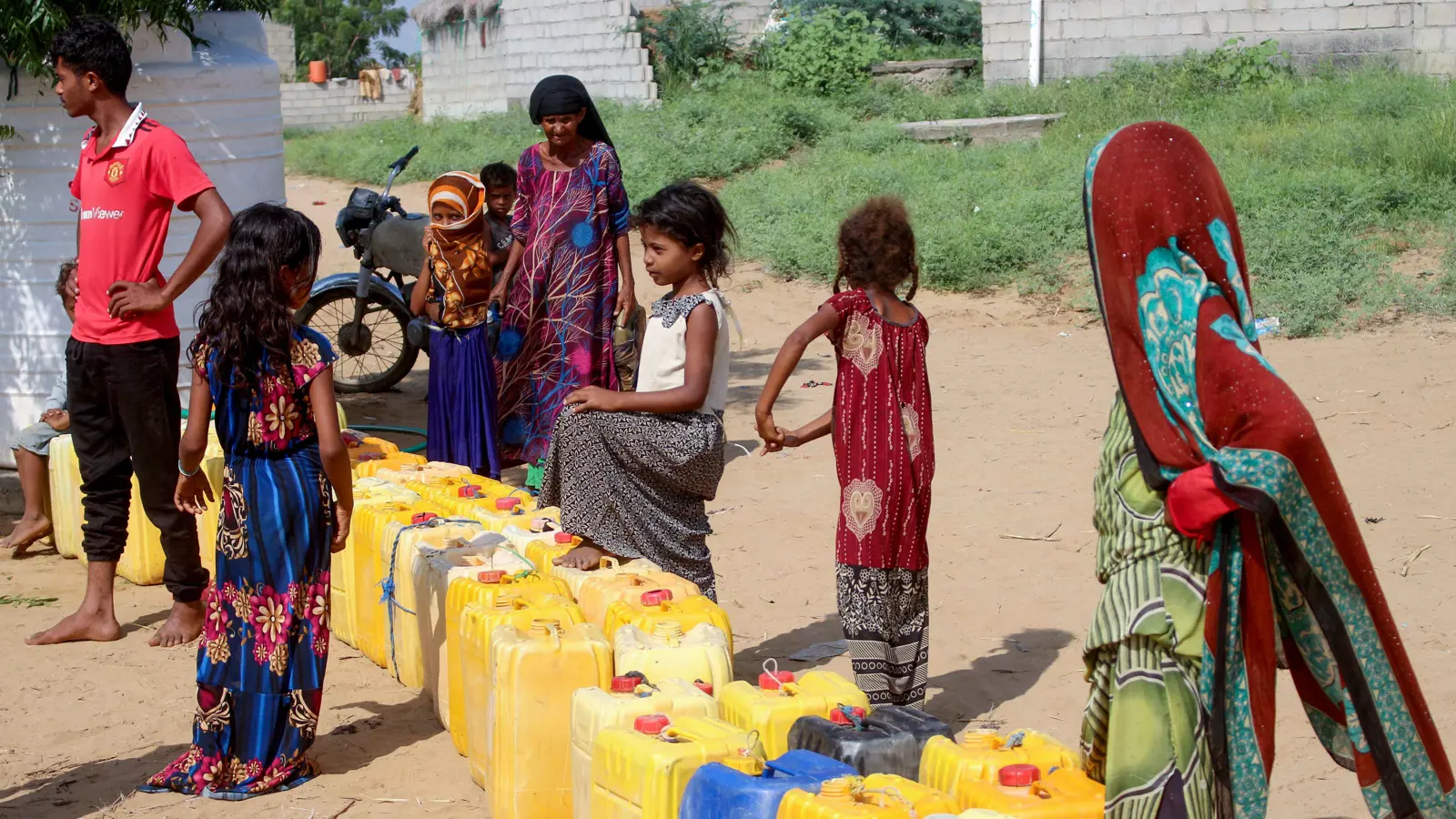 بسبب الحوثيين.. السويد توقف مساعداتها الإنسانية لليمن