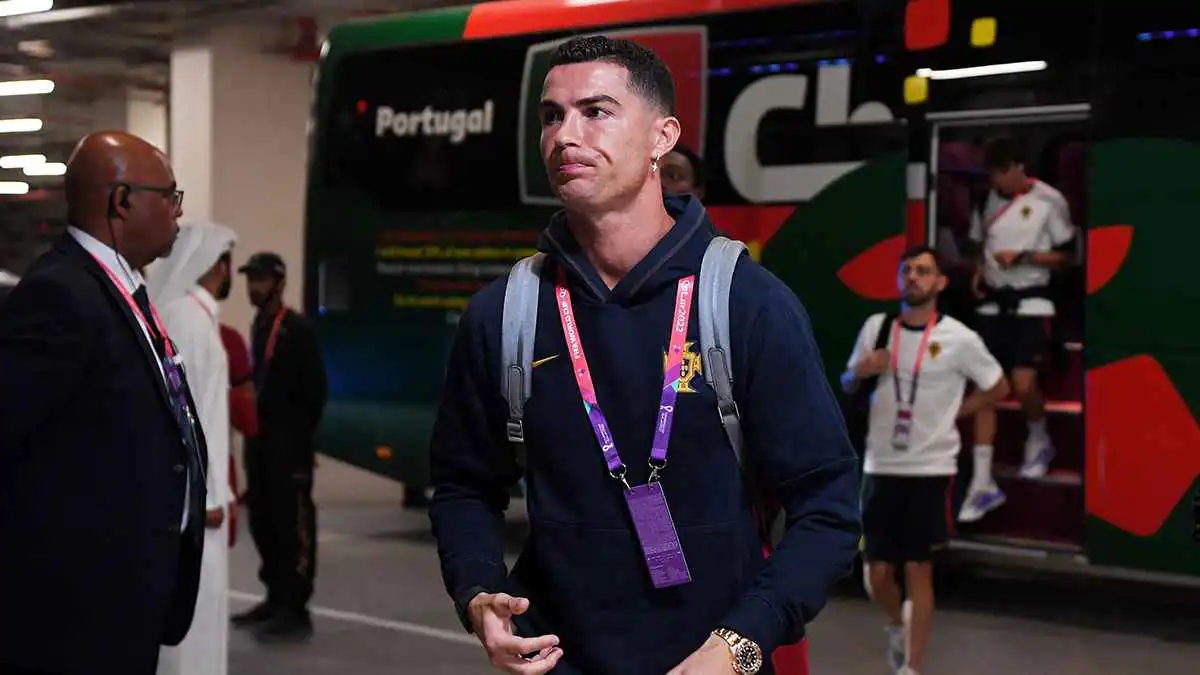 لماذا منع كريستيانو رونالدو لاعبي البرتغال من استخدام الهواتف؟