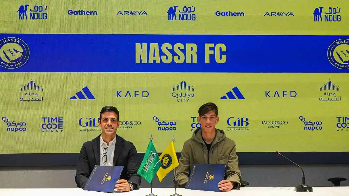 من النجم العراقي الذي ظهر في فيديو تقديم حيدر عبد الكريم مع النصر؟ (شاهد)