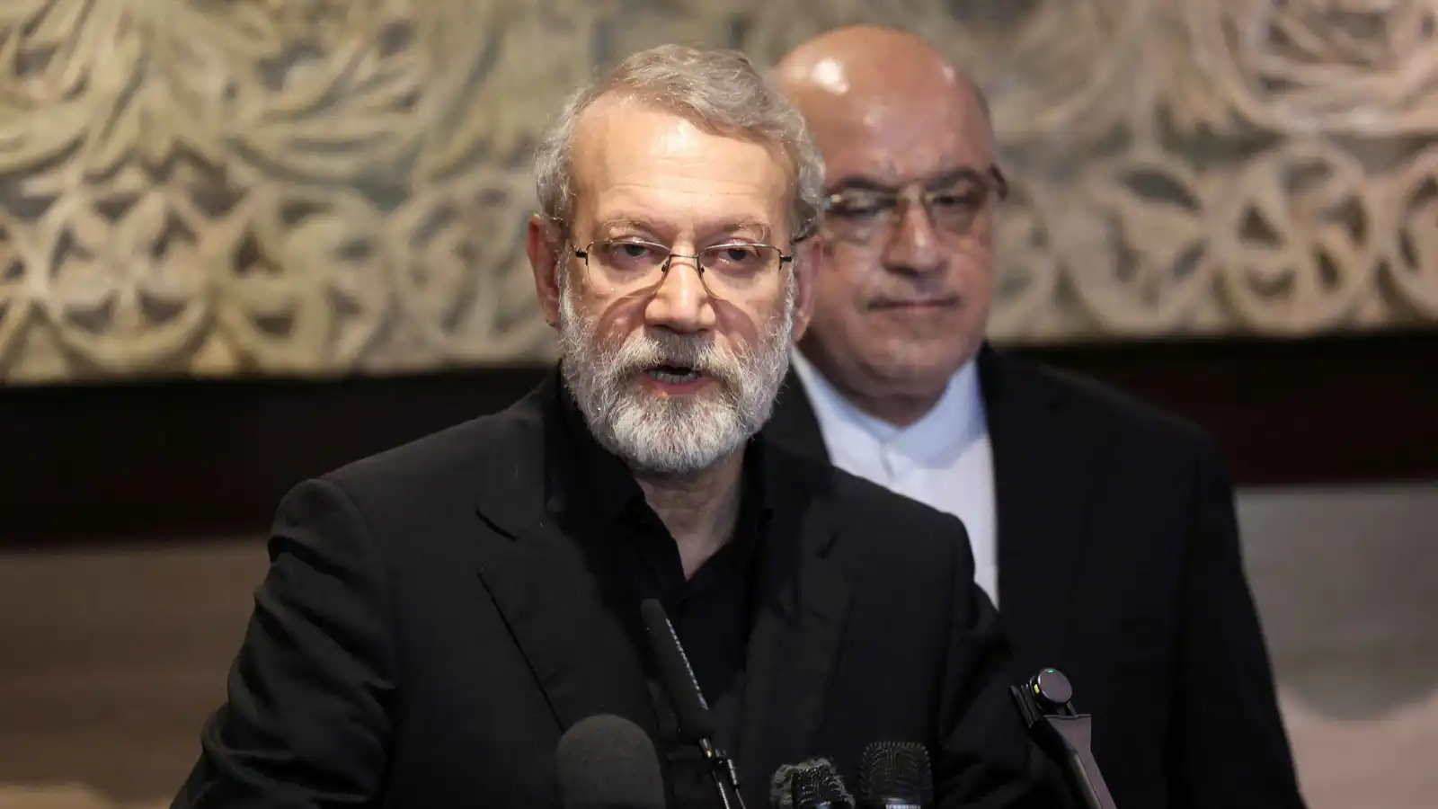 لاريجاني في عُمان استعدادا لجولة "جنيف" الجديدة