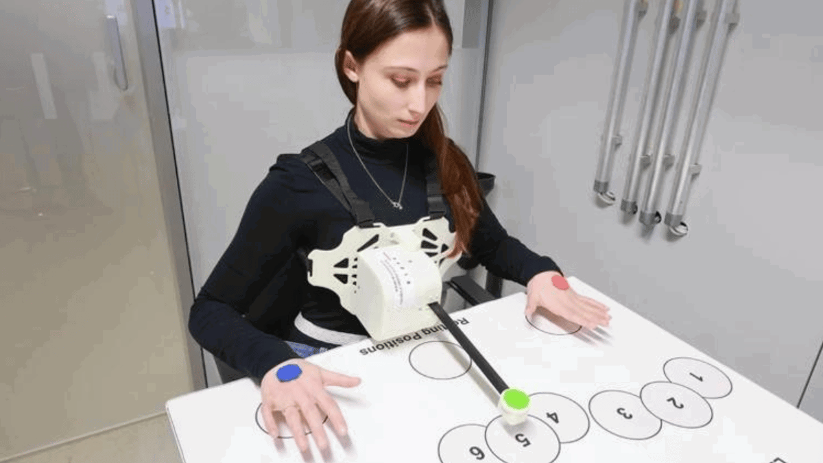 تطوير ذراع اصطناعية يمكن التحكم بها عن طريق التنفس