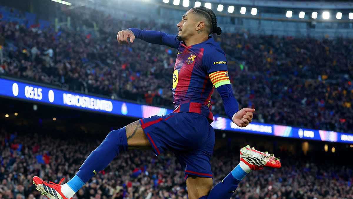 هل يرحل رافينيا عن برشلونة بعد كأس العالم 2026؟ 