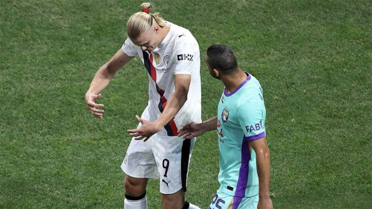 ما سر إشارة هالاند المثيرة لرامي ربيعة؟ (صور)