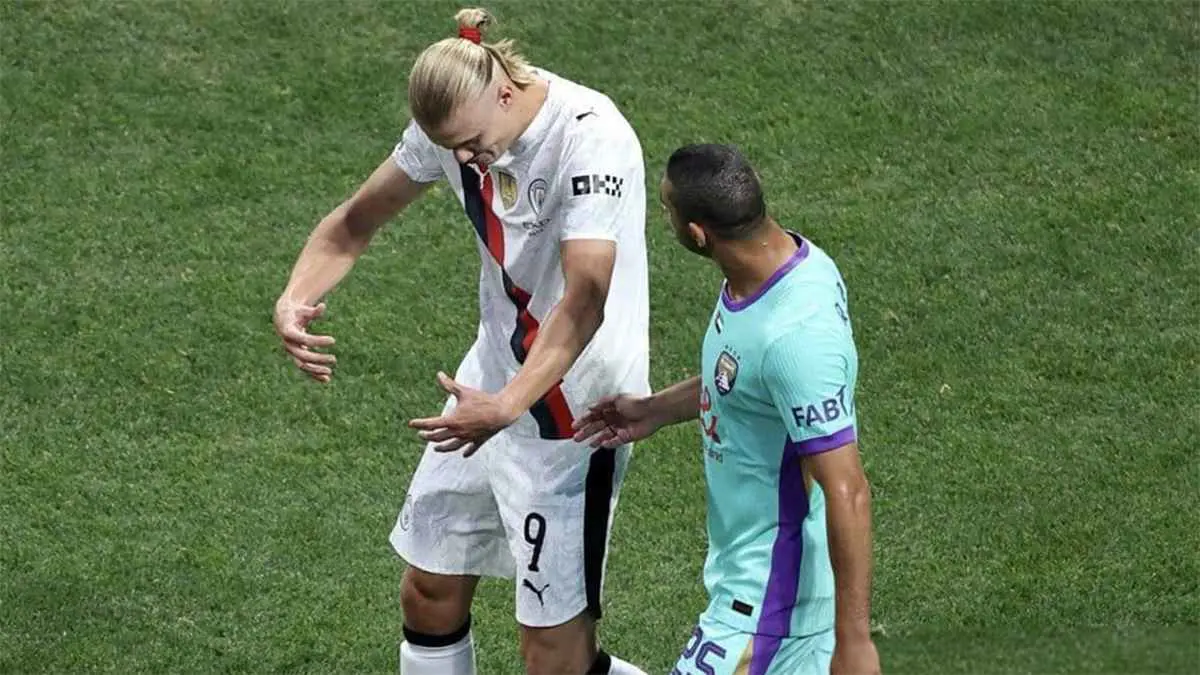 ما سر إشارة هالاند المثيرة لرامي ربيعة؟ (صور)